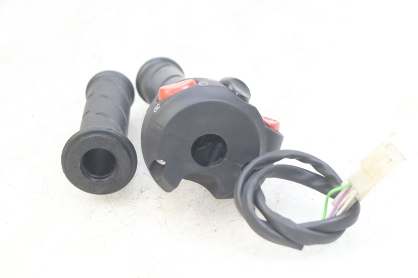 photo de RIGHT HANDLEBAR SWITCH PEUGEOT CITYSTAR AIR 125 (2014 - 2017)