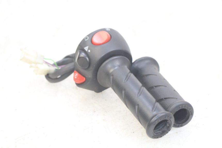 photo de RIGHT HANDLEBAR SWITCH PEUGEOT CITYSTAR AIR 125 (2014 - 2017)