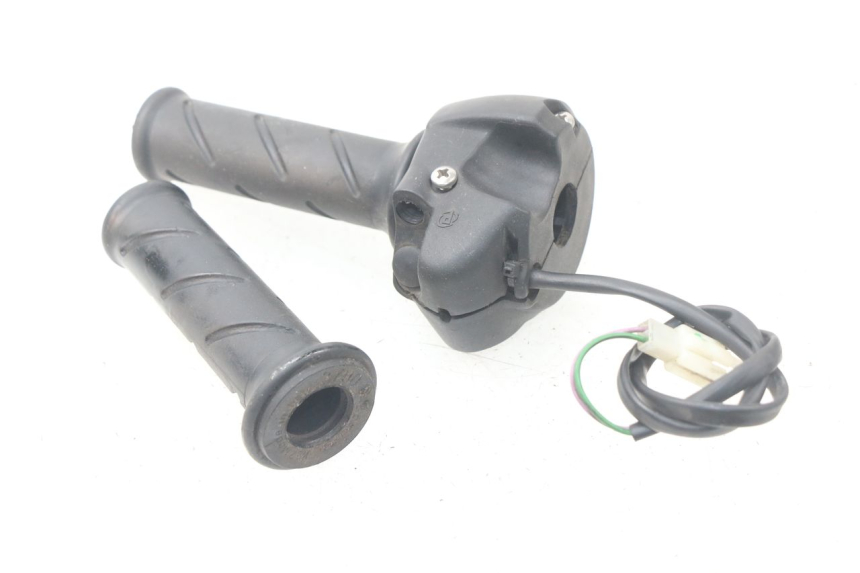 photo de RIGHT HANDLEBAR SWITCH PEUGEOT CITYSTAR 50 (2013 - 2017)