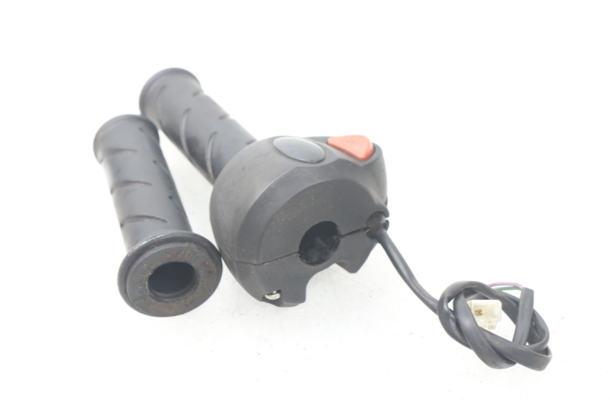 photo de RIGHT HANDLEBAR SWITCH PEUGEOT CITYSTAR 50 (2013 - 2017)