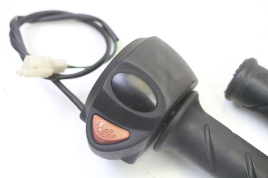 photo de RIGHT HANDLEBAR SWITCH PEUGEOT CITYSTAR 50 (2013 - 2017)