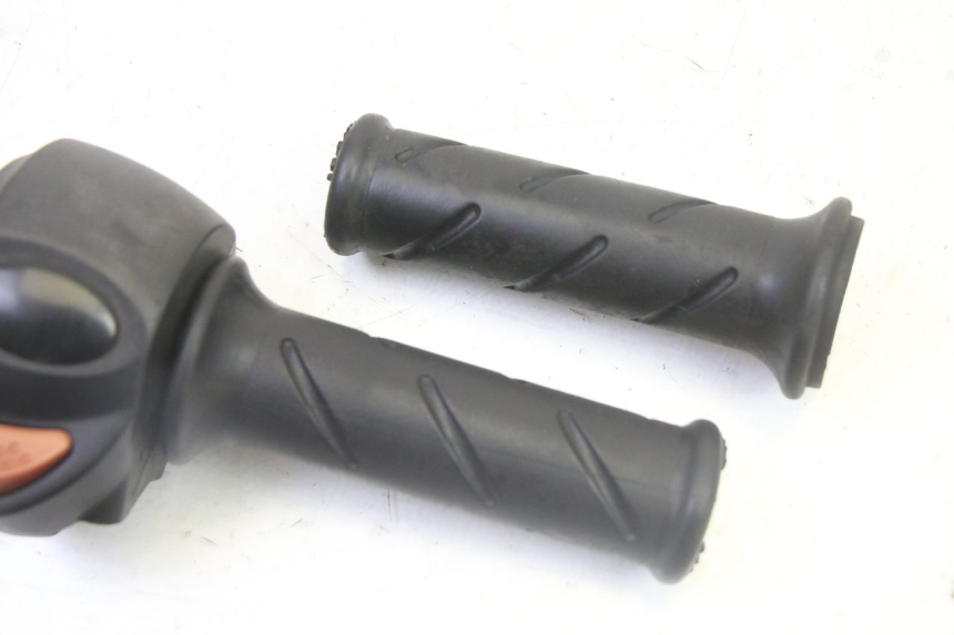 photo de RIGHT HANDLEBAR SWITCH PEUGEOT CITYSTAR 50 (2013 - 2017)