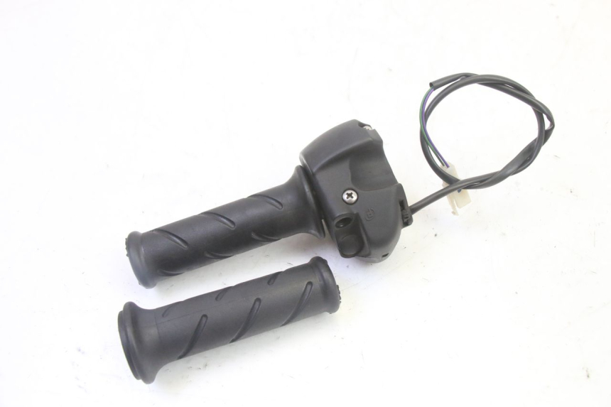 photo de RIGHT HANDLEBAR SWITCH PEUGEOT CITYSTAR 50 (2013 - 2017)