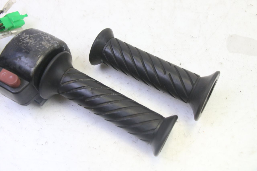 photo de RIGHT HANDLEBAR SWITCH SYM CROX 4T 50 (2016 - 2023)