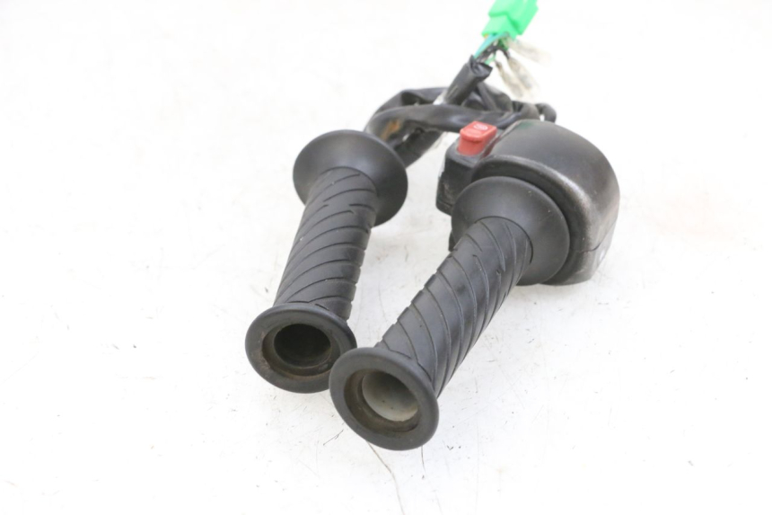 photo de RIGHT HANDLEBAR SWITCH SYM CROX 4T 50 (2016 - 2023) - Technical close-up