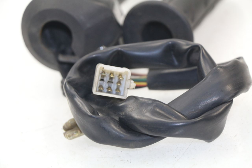 photo de RIGHT HANDLEBAR SWITCH KYMCO DINK 4T 50 (2007 - 2018)