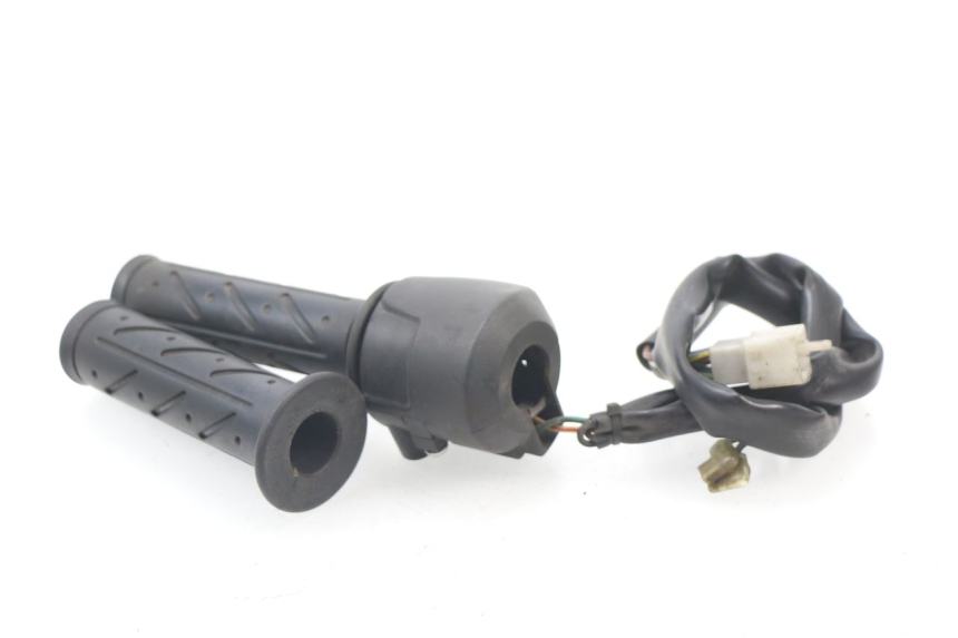 photo de RIGHT HANDLEBAR SWITCH KYMCO DINK 4T 50 (2007 - 2018)