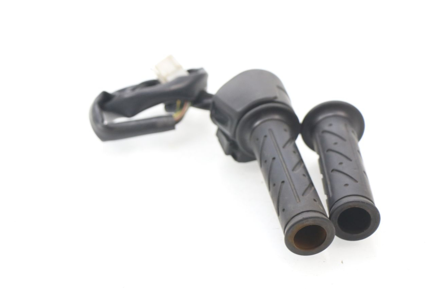 photo de RIGHT HANDLEBAR SWITCH KYMCO DINK 4T 50 (2007 - 2018)
