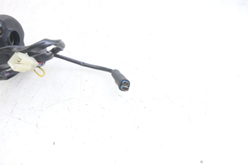 photo de RIGHT HANDLEBAR SWITCH GILERA DNA 50 (2000 - 2007)