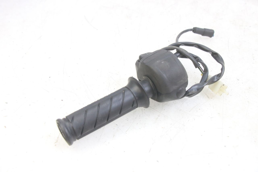 photo de RIGHT HANDLEBAR SWITCH GILERA DNA 50 (2000 - 2007)