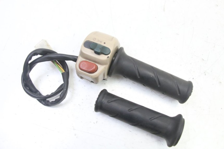 photo de RIGHT HANDLEBAR SWITCH PEUGEOT ELYSEO 125 (1999 - 2004)