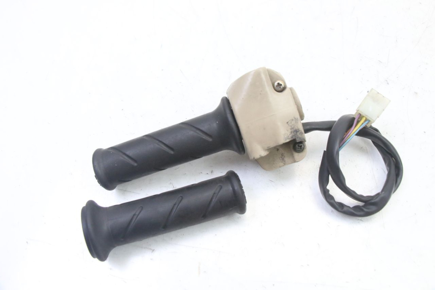 photo de RIGHT HANDLEBAR SWITCH PEUGEOT ELYSEO 125 (1999 - 2004)
