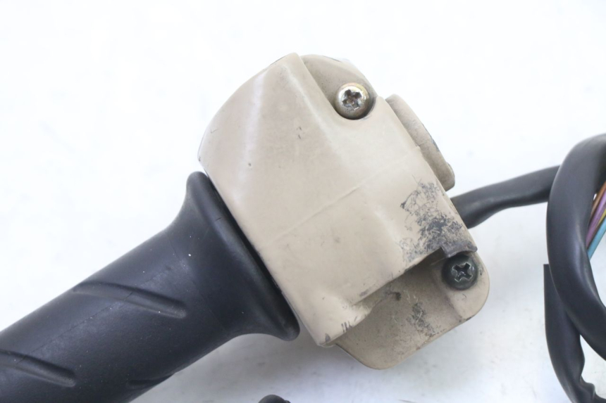 photo de RIGHT HANDLEBAR SWITCH PEUGEOT ELYSEO 125 (1999 - 2004)