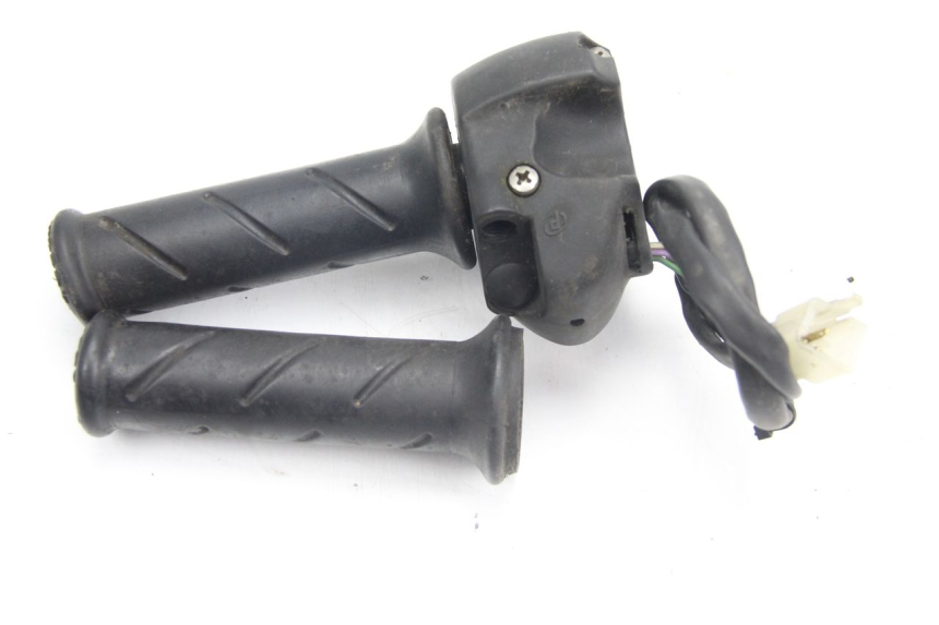 photo de RIGHT SWITCH PEUGEOT ELYSTAR 125 (2002 - 2007)