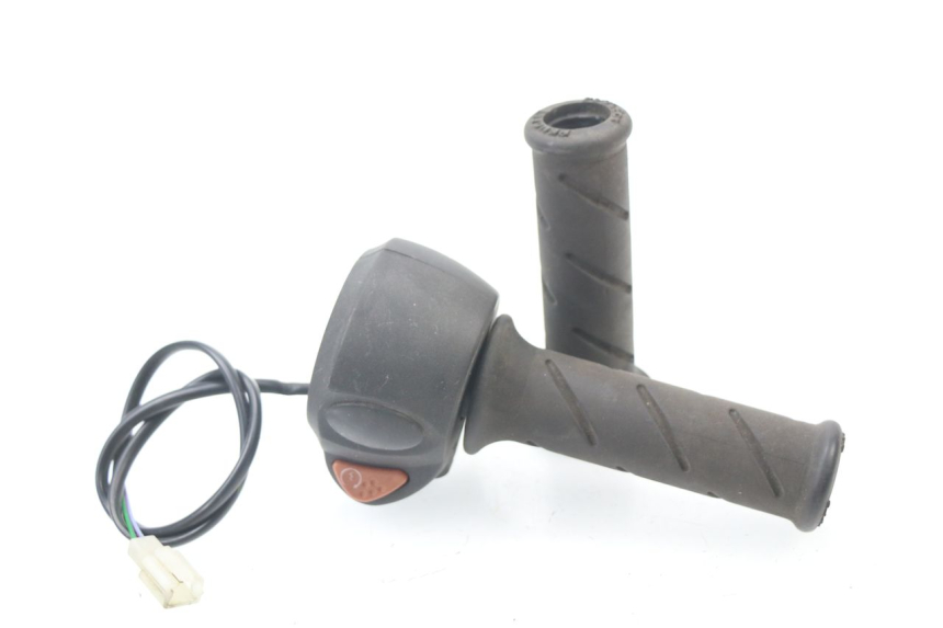 photo de RIGHT HANDLEBAR SWITCH PEUGEOT ELYSTAR 50 (2002 - 2014)