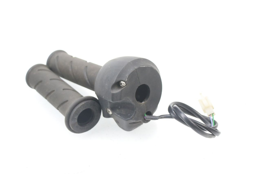 photo de RIGHT HANDLEBAR SWITCH PEUGEOT ELYSTAR 50 (2002 - 2014)