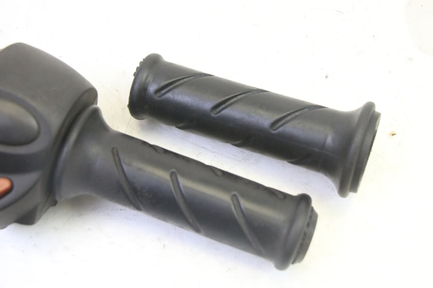 photo de RIGHT HANDLEBAR SWITCH PEUGEOT ELYSTAR 50 (2002 - 2014)