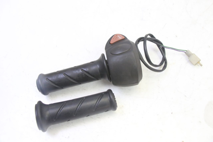 photo de RIGHT HANDLEBAR SWITCH PEUGEOT ELYSTAR 50 (2002 - 2014)