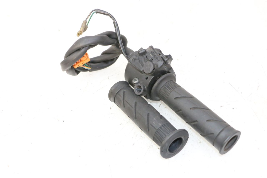 photo de RIGHT HANDLEBAR SWITCH HONDA FES S-WING SWING ABS 125 (2007 - 2015)