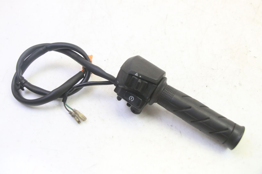 photo de RIGHT HANDLEBAR SWITCH HONDA FES S-WING SWING ABS 125 (2007 - 2015)