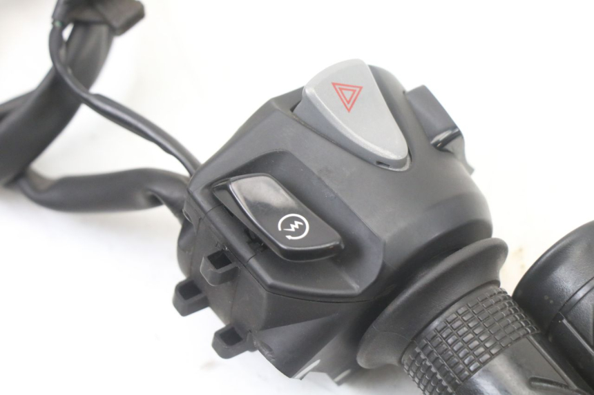 photo de RIGHT SWITCH HONDA FORZA 125 (2021 - 2025)