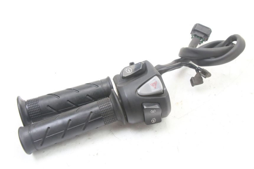 photo de RIGHT SWITCH HONDA FORZA 125 (2021 - 2025)