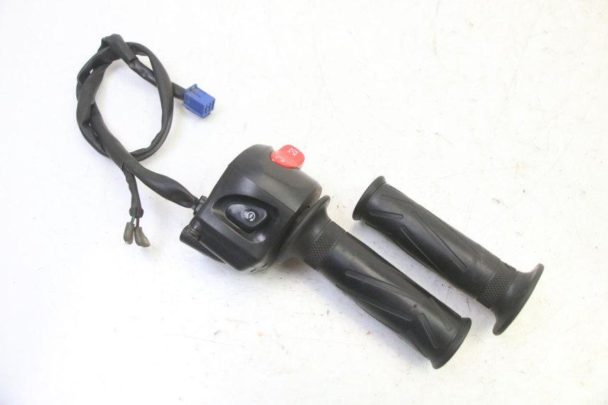 photo de RIGHT SWITCH YAMAHA FZ6 FAZER S2 600 (2007 - 2011)