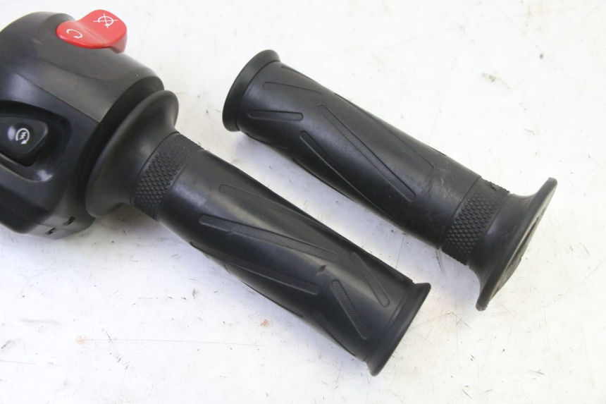 photo de RIGHT SWITCH YAMAHA FZ6 FAZER S2 600 (2007 - 2011)