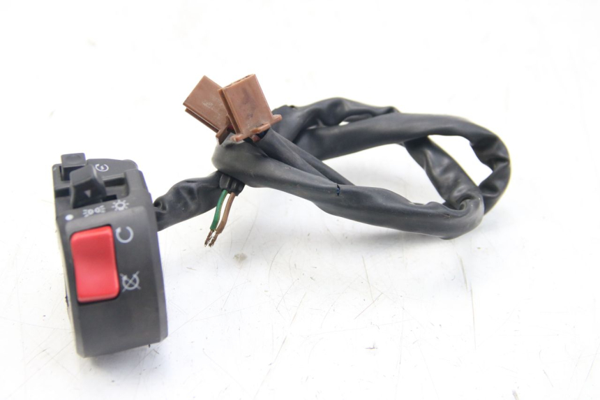 photo de RIGHT HANDLEBAR SWITCH YAMAHA FZS FAZER 600 (2001 - 2003)