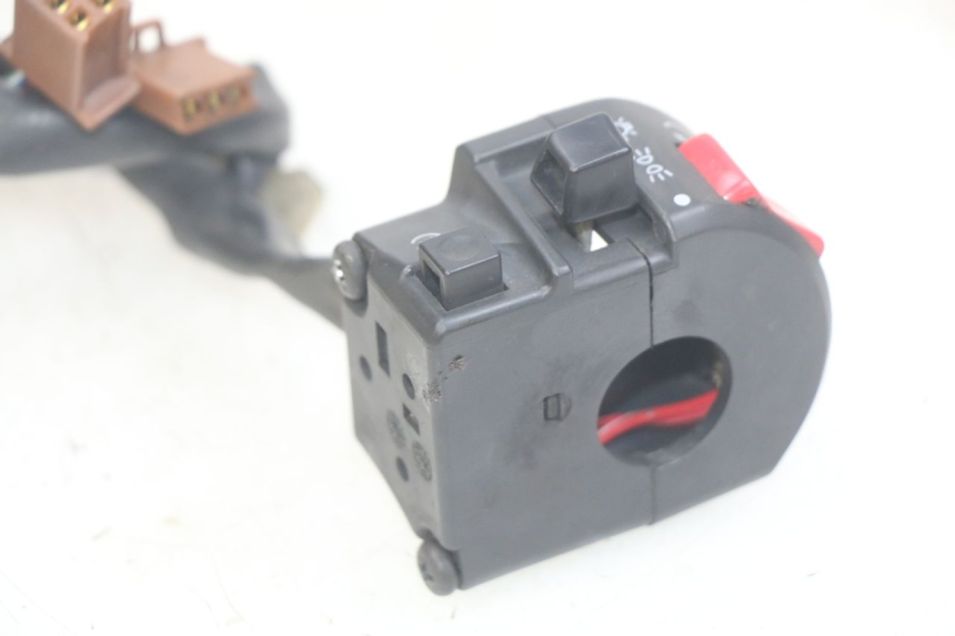 photo de RIGHT HANDLEBAR SWITCH YAMAHA FZS FAZER 600 (1998 - 2001)