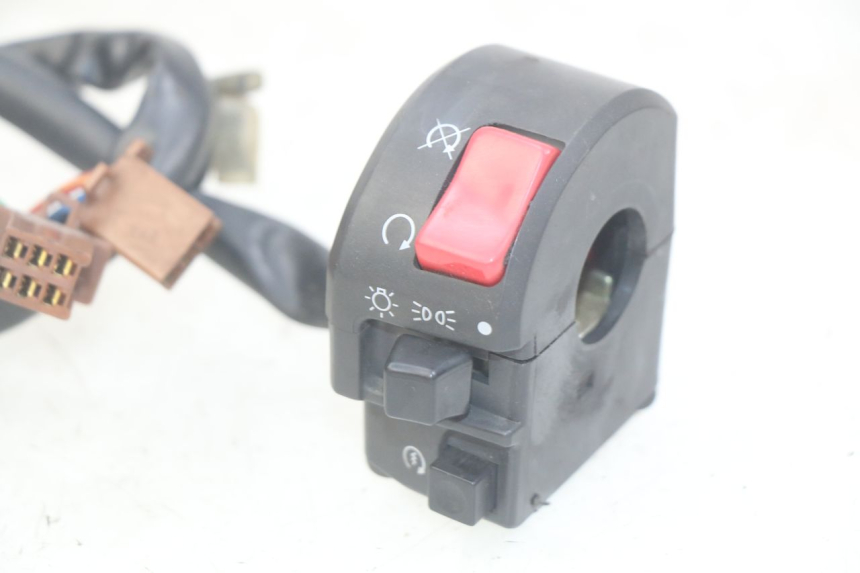 photo de RIGHT HANDLEBAR SWITCH YAMAHA FZS FAZER 600 (1998 - 2001)