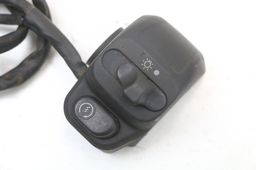 photo de RIGHT HANDLEBAR SWITCH GILERA DNA 50 (2000 - 2007)