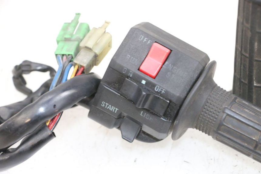 photo de RIGHT SWITCH KAWASAKI GPX R WARBIRD 600 (1988 - 1993) - Markings and original references