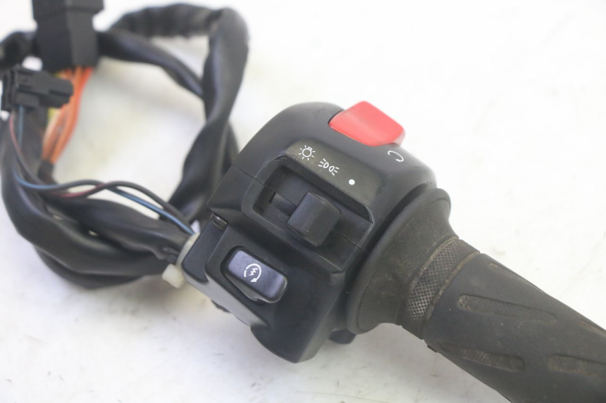 photo de RIGHT SWITCH SUZUKI GSF N BANDIT 600 (1996 - 1999) - Component detail