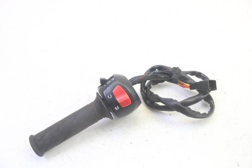 photo de RIGHT SWITCH SUZUKI GSF N BANDIT 600 (1996 - 1999) - Alternative perspective