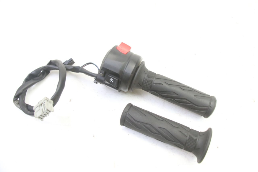 photo de RIGHT SWITCH SUZUKI GSR 750 (2011 - 2017)