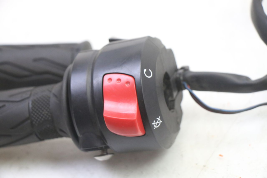 photo de RIGHT SWITCH SUZUKI GSR 750 (2011 - 2017)