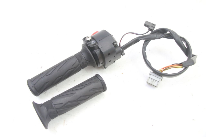 photo de RIGHT SWITCH SUZUKI GSR 750 (2011 - 2017)
