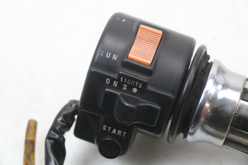 photo de RIGHT SWITCH SUZUKI GSX E 250 (1982 - 1983)