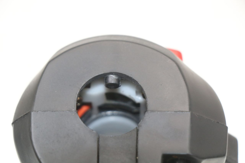 photo de RIGHT HANDLEBAR SWITCH HYOSUNG GTR 125 (2006 - 2008) - Fixing points details