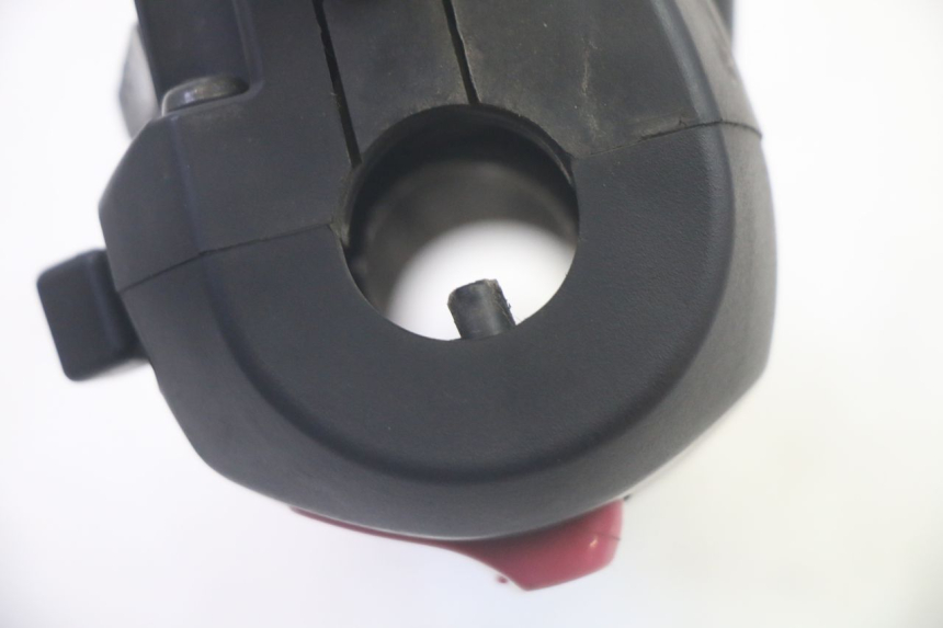 photo de RIGHT SWITCH SYM GTS EVO 125 (2009 - 2013) - Fixing points details