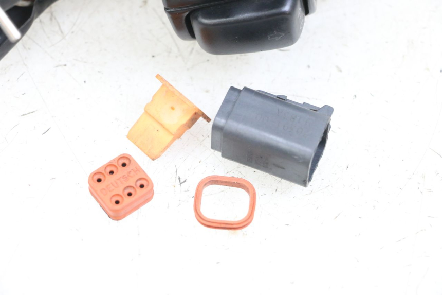 photo de RIGHT SWITCH HARLEY DAVIDSON SPORTSTER XL CUSTOM 1200 (2003 - 2004)
