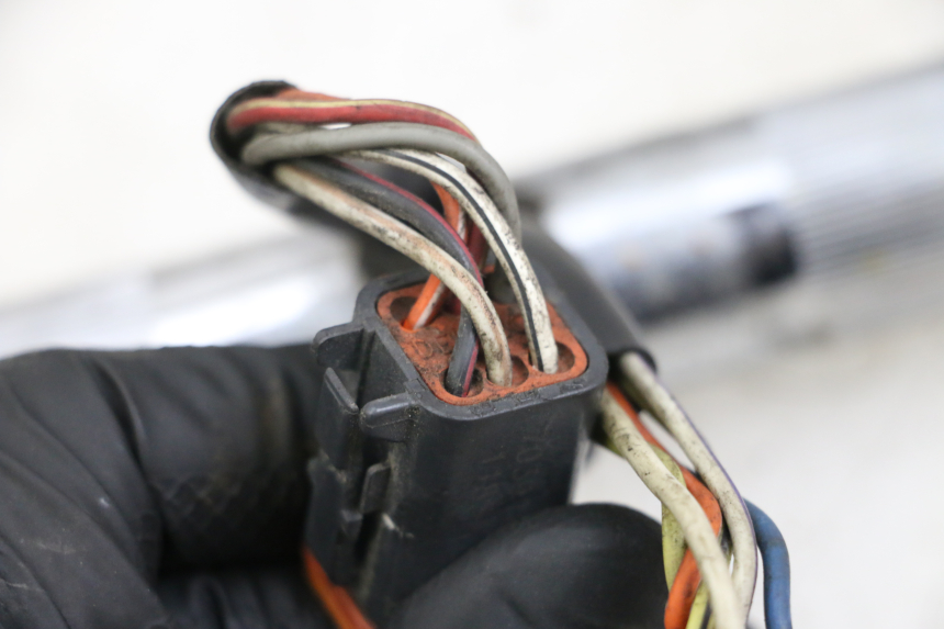 photo de RIGHT SWITCH HARLEY DAVIDSON SPORTSTER XL CUSTOM 1200 (2003 - 2004)