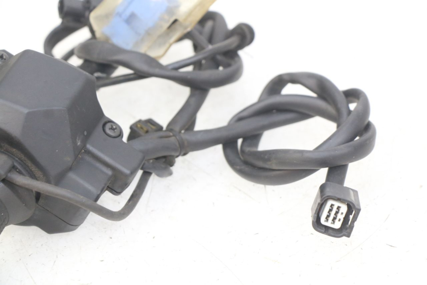 photo de RIGHT HANDLEBAR SWITCH HONDA CB R 1000 (2018 - 2023)