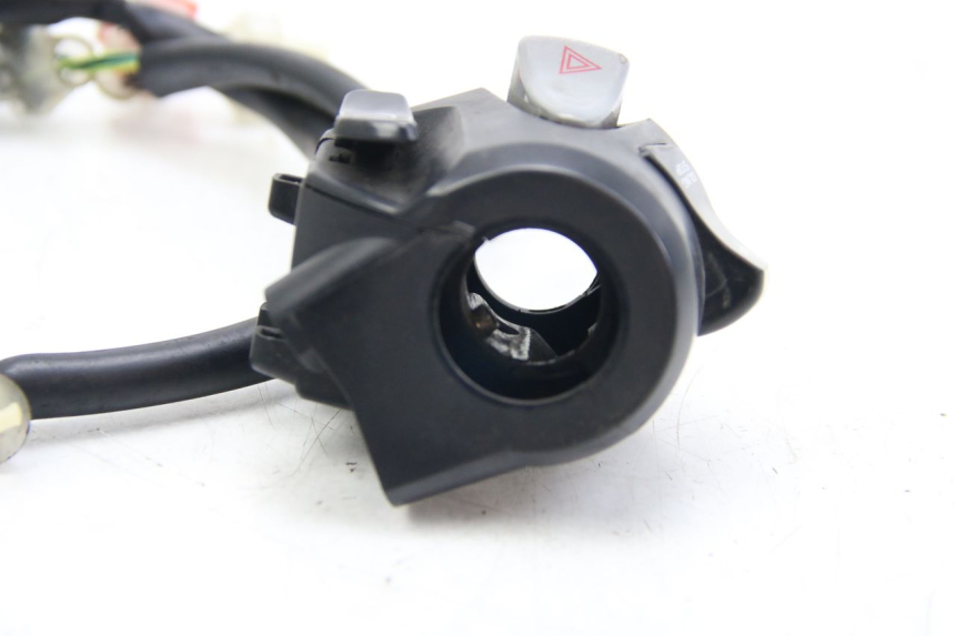 photo de RIGHT HANDLEBAR SWITCH HONDA FORZA 125 (2015 - 2016)