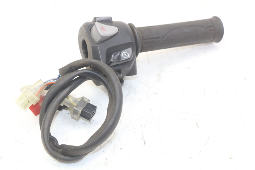 photo de RIGHT HANDLEBAR SWITCH HONDA FORZA 125 (2015 - 2016)