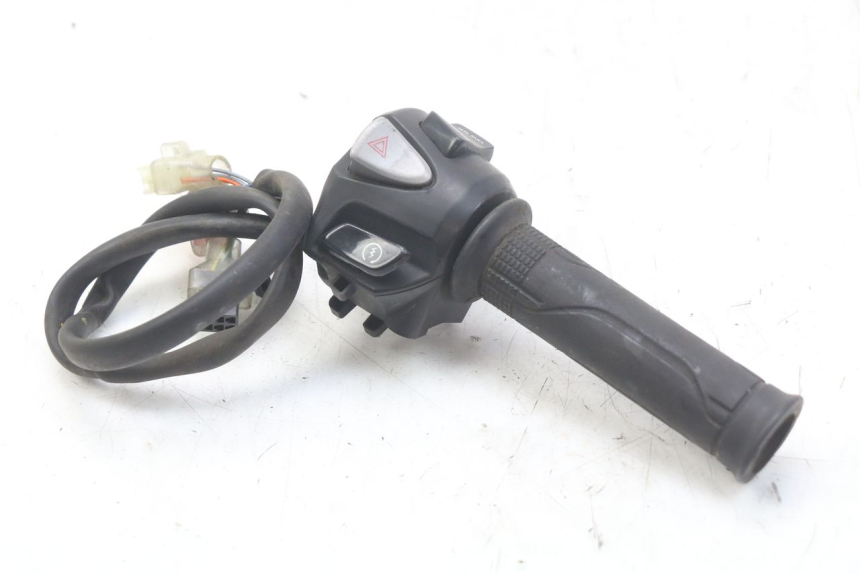 photo de RIGHT HANDLEBAR SWITCH HONDA FORZA 125 (2015 - 2016)