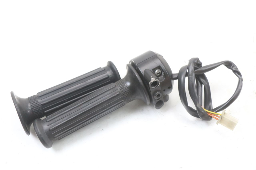 photo de Right switchgear HYOSUNG GF 125 (2001 - 2005)