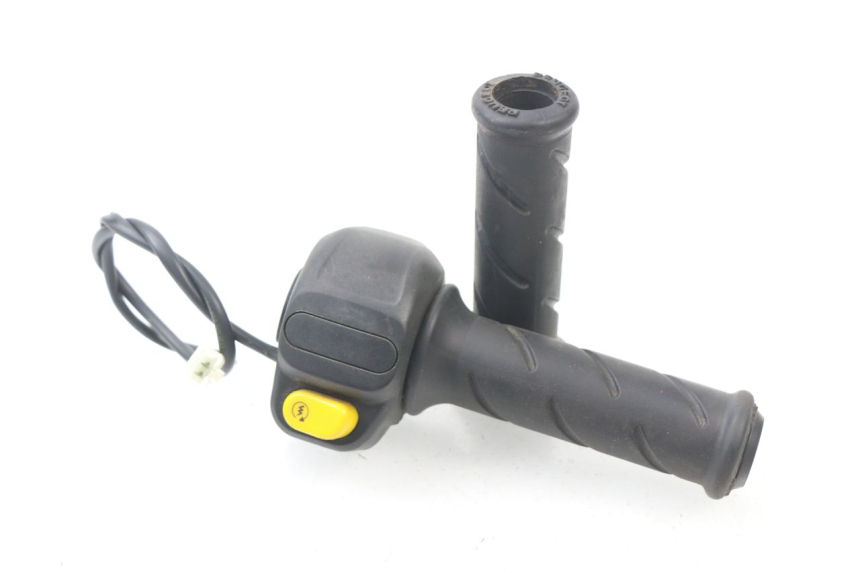 photo de RIGHT SWITCH PEUGEOT JET FORCE CARBU 50 (2003 - 2016)