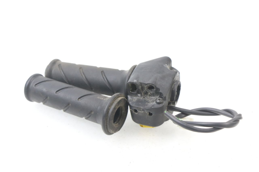 photo de RIGHT SWITCH PEUGEOT JET FORCE CARBU 50 (2003 - 2016)